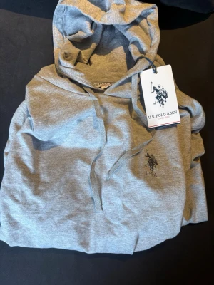 Hoodie - Aldrig använd, nypris 599