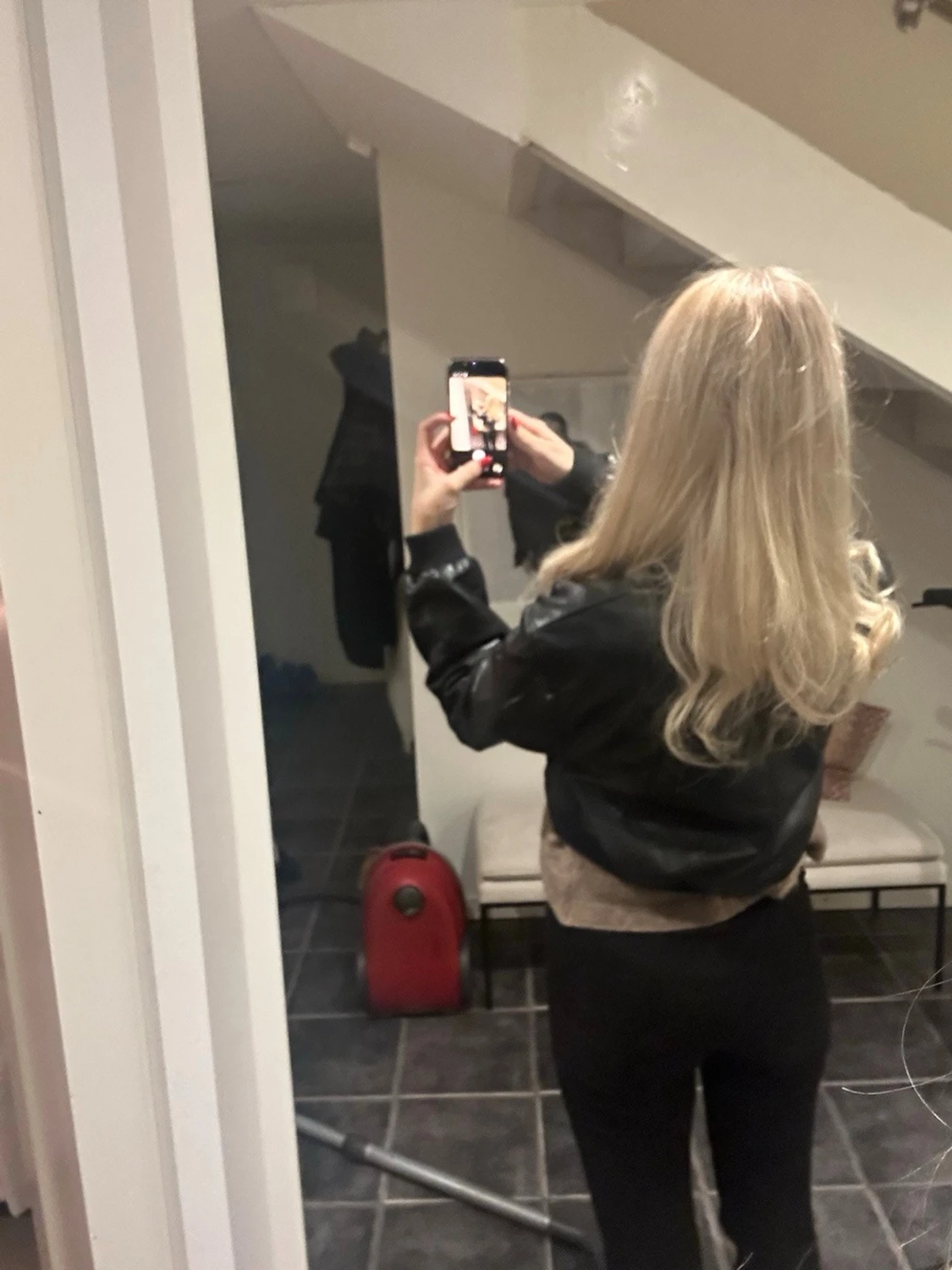 Svart croppad bomberjacka i skinn - 3