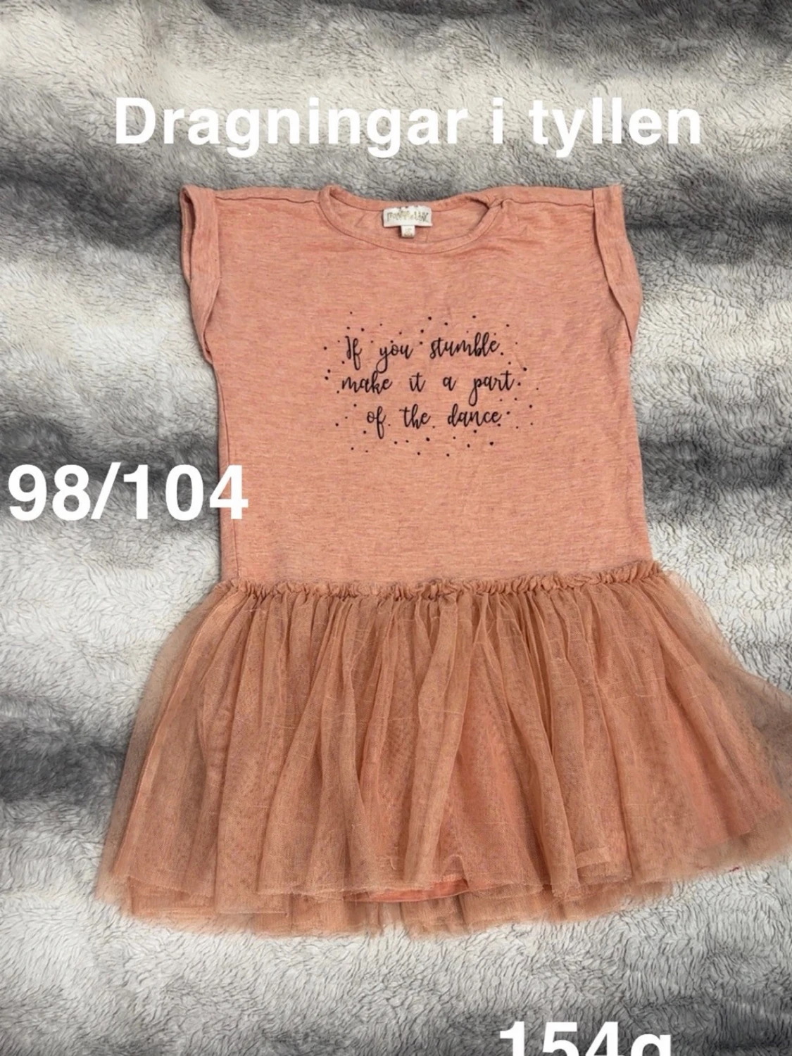 Persikofärgad tunika med tyllkjol