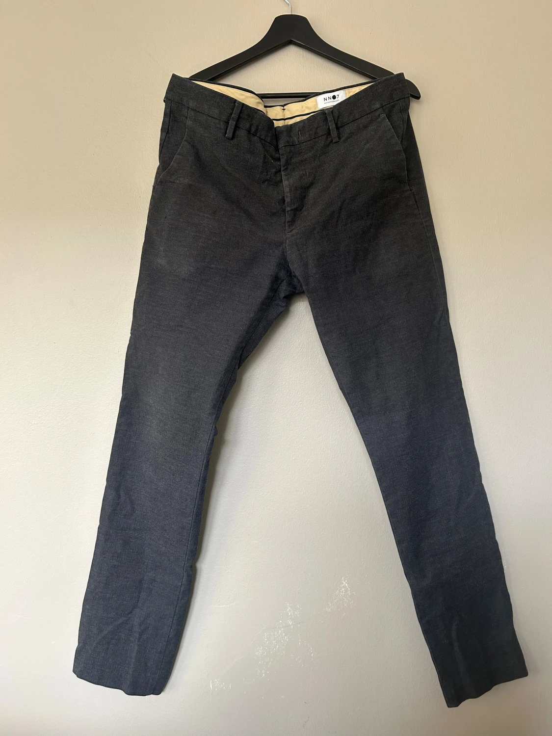 Mörkgrå byxor från NN07