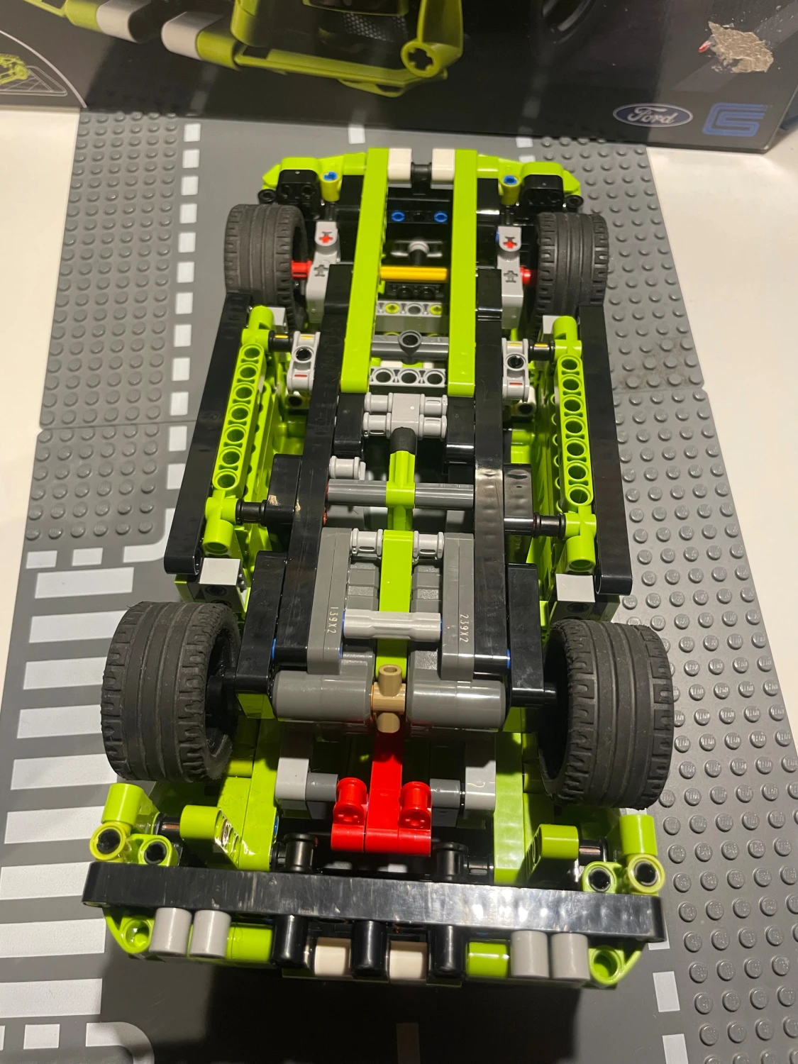 LEGO Technic Ford Mustang Shelby GT500 (42138) - 3