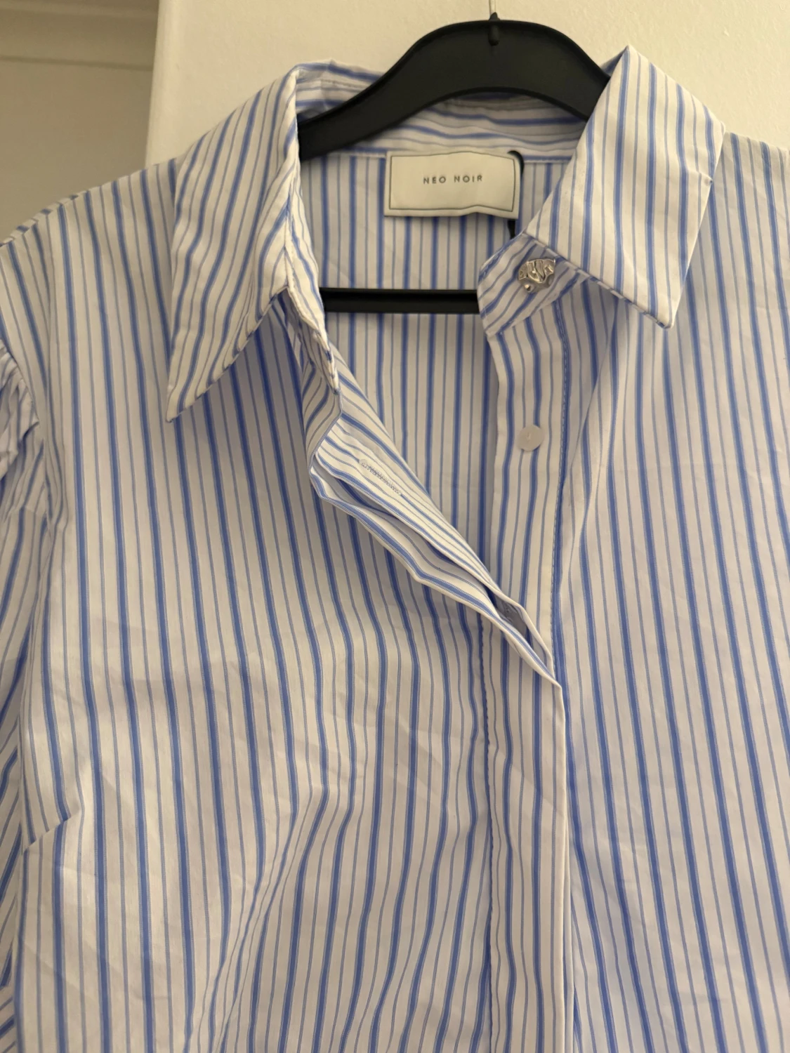 Blårandig skjorta från Neo Noir - 1