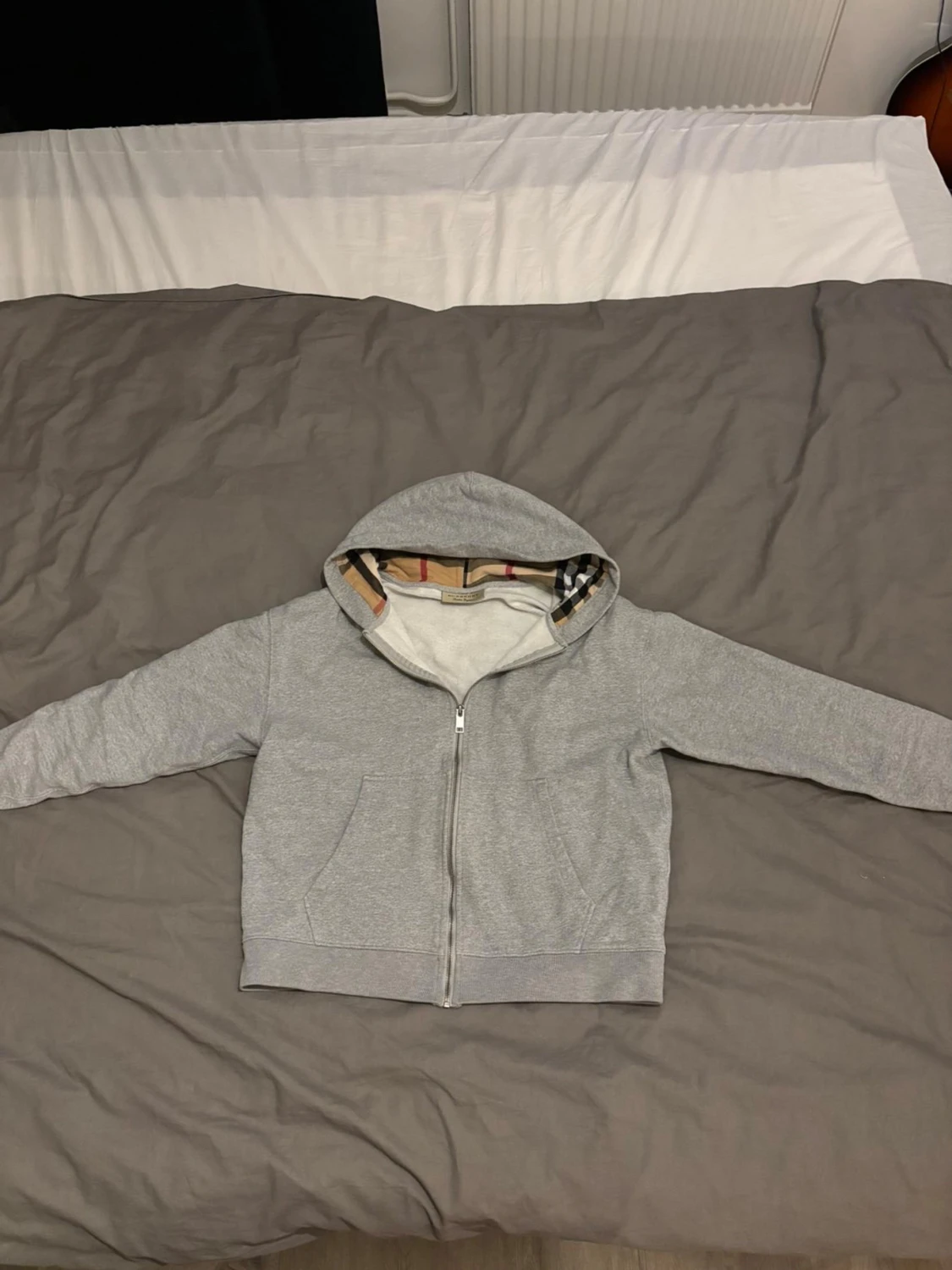 Grå Burberry hoodie med dragkedja - 4