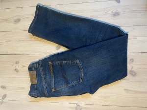 Blå Nudie Jeans, straight fit W31 L34 - Nudie Jeans. Storlek W31 L34. Hela och rena.