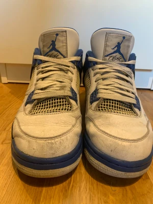 Jordan 4 motorsport  - Jordan 4 motorsports. De saknar en sula, samt box.