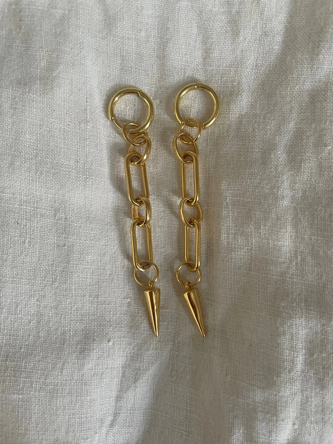 Superfina guldiga kedjeörhängen från Alvaz Essentials! - 1