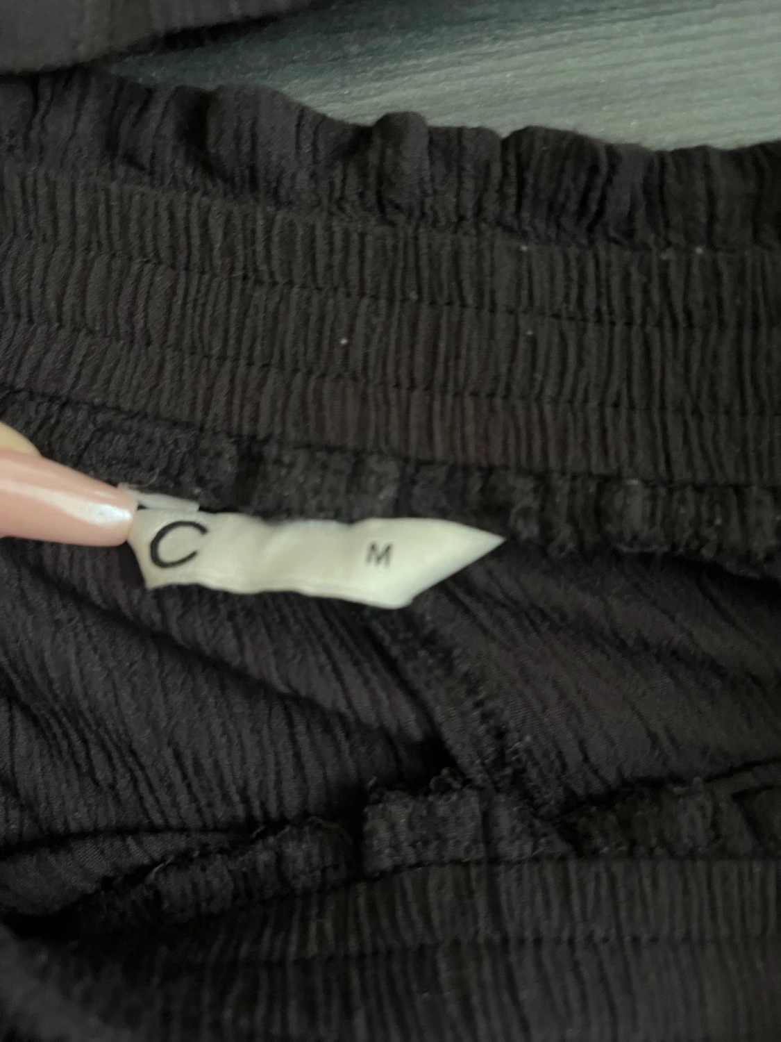 Svarta linnebyxor i crinkle-look, strl M - 1