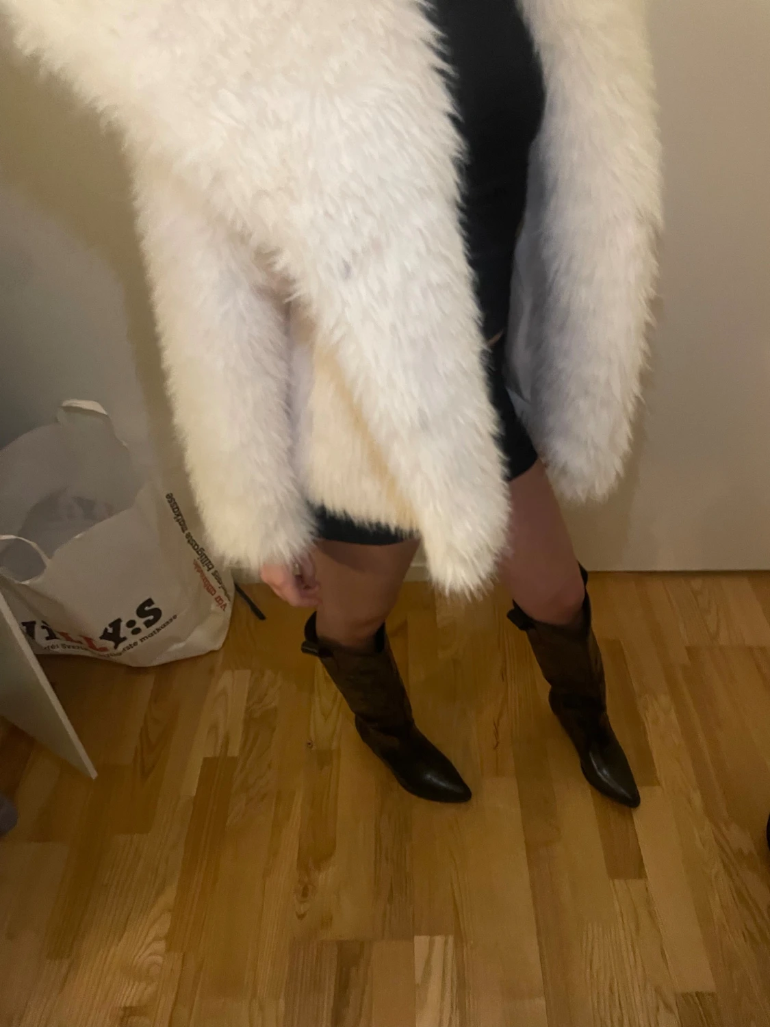 Vit fluffig pälsjacka - 1