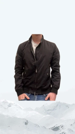 J.Lindeberg jacka - J. Lindeberg bombjacka | skick 9/10 inga defekter | nypris ligger på ungefär 3 000kr mitt pris: 449kr ej hugget i | Storlek L men passar M | Hör gärna av dig vid fler frågor! 😊