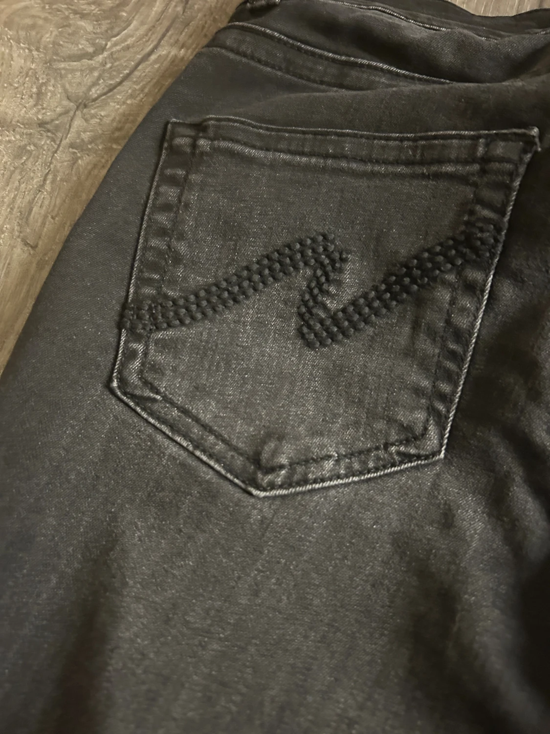 Svarta bootcut jeans med slitningar - 1