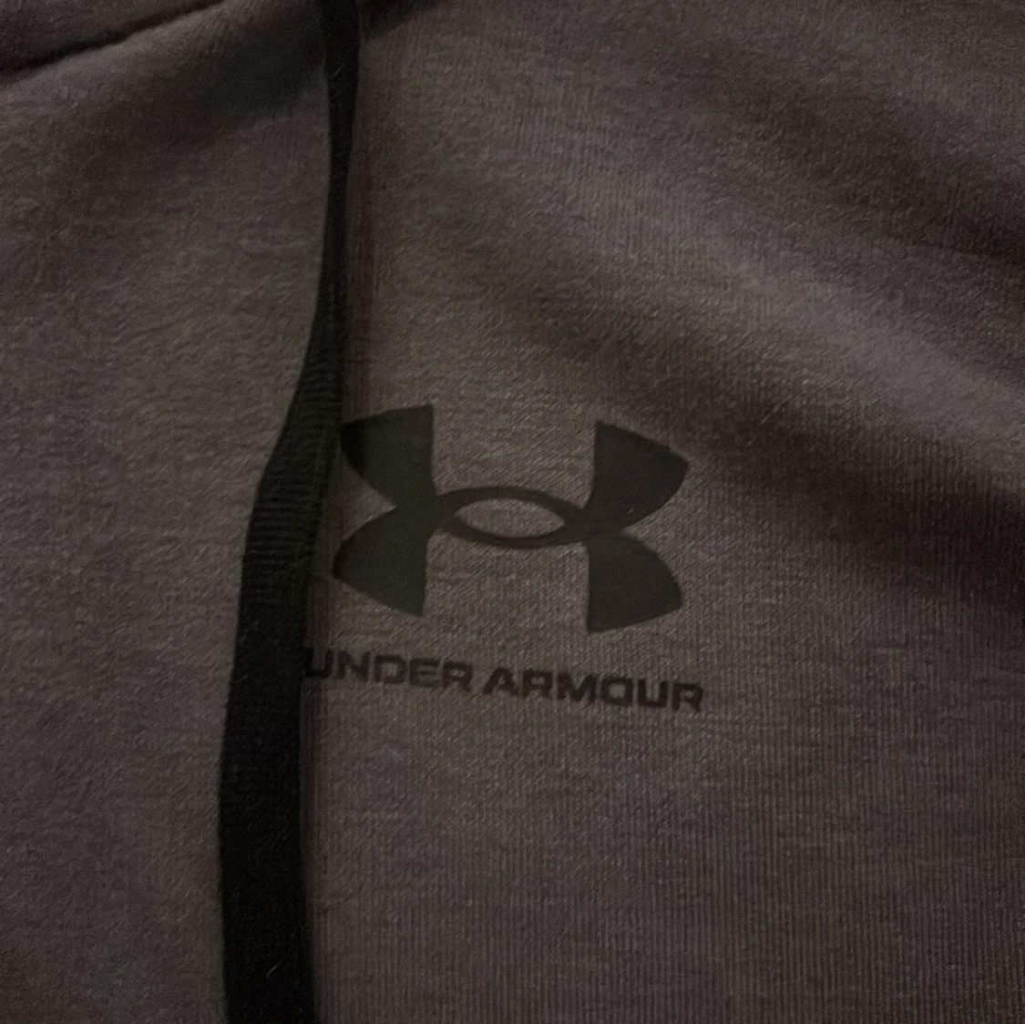 Grå hoodie från Under Armour XS - 1