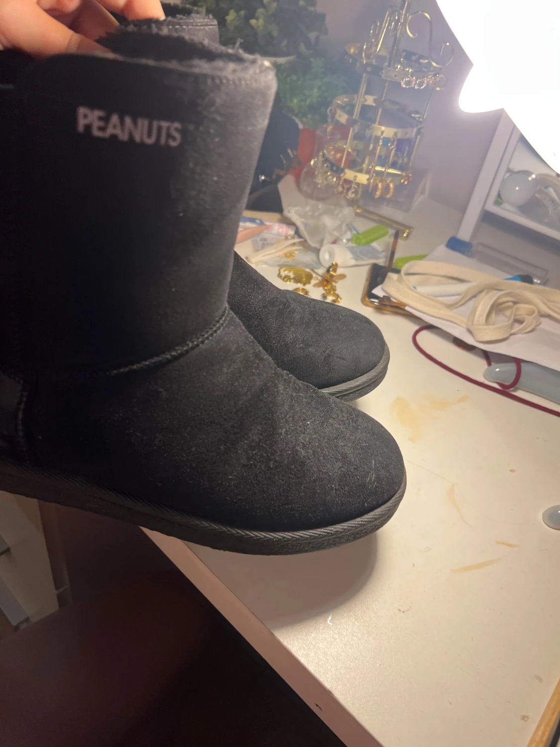 Svarta Peanuts boots i mocka