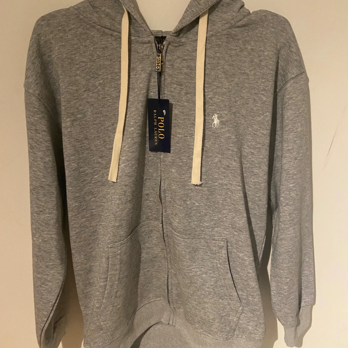 Grå hoodie från Polo Ralph Lauren - 1