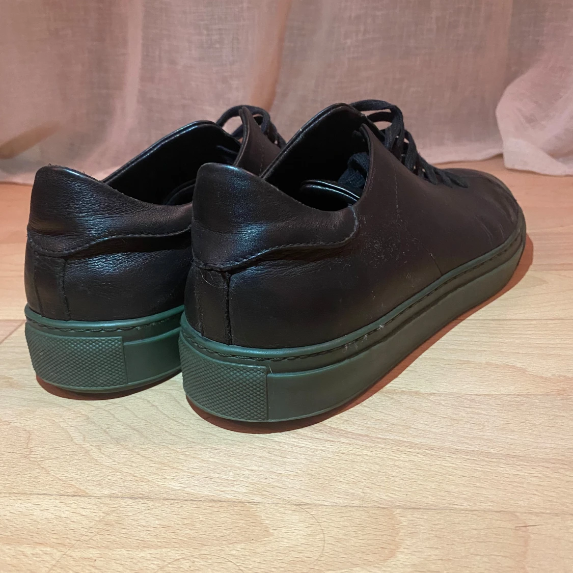 Svarta sneakers från Axel Arigato - 2