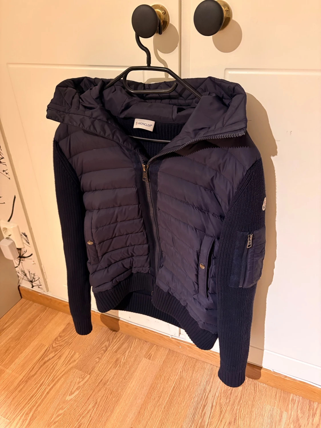 Moncler cardigan med huva