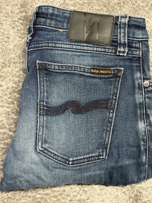 Blåa Nudie Jeans - Blåa Nudie Jeans||Skick 9/10||Storlek 28/34||Modell Skinny Lin||Skriv vid minste intresse||