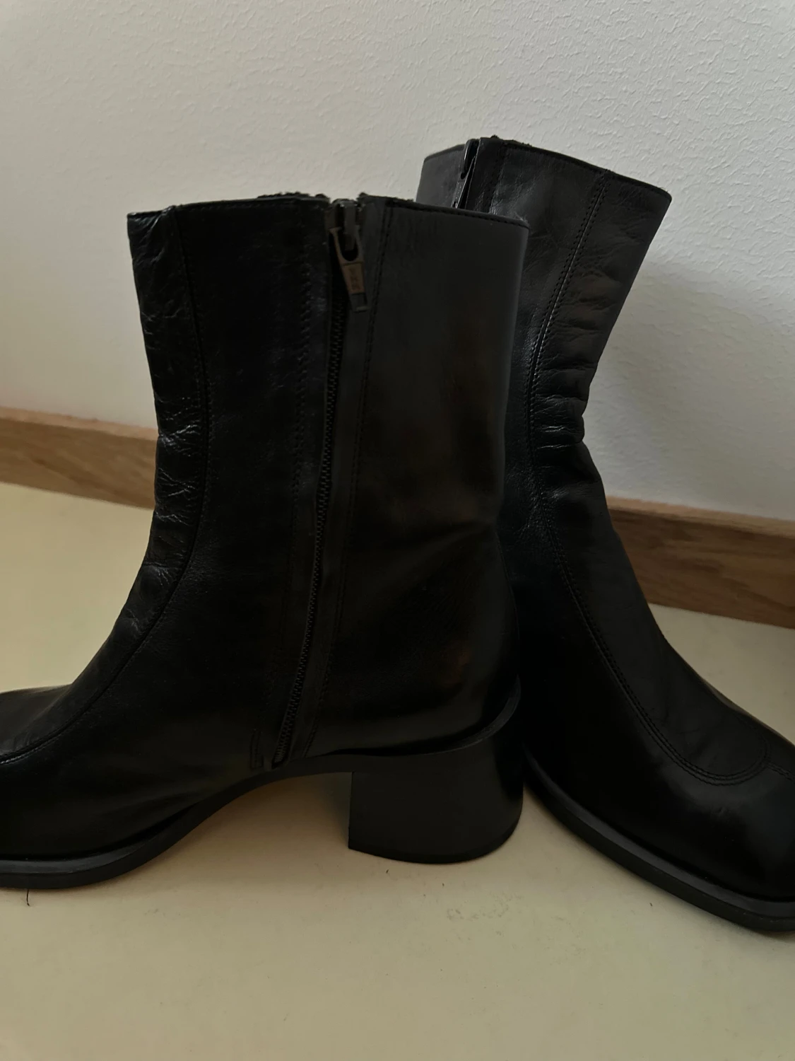 Svarta skinnstövletter - 2