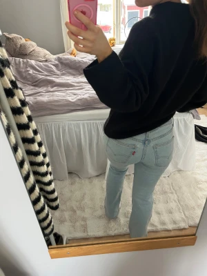 Levi’s jeans - Jeans från Levi’s. Modell superlow boot. Storlek 24x30🩷använda fåtal gånger och nypris 950kr