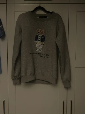 Polo Ralph lauren sweatshirt  - Grå fin polo bear sweatshirt storlek M men sitter som S 