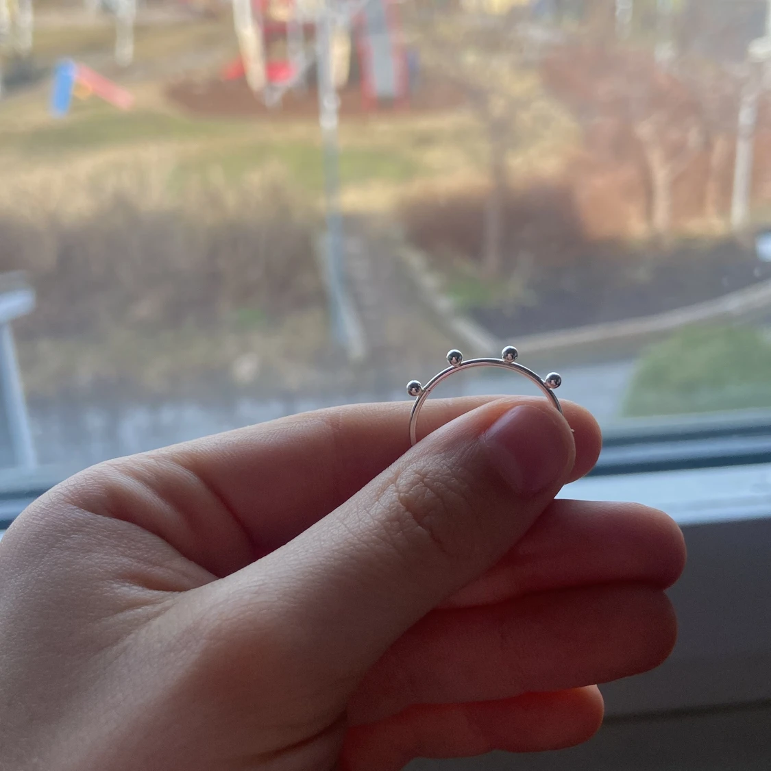 Silverring med kuldetaljer - 3