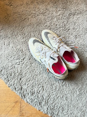 Nike phantom gt  - Nike phantom modell GT, rikigt snygga lite använda men håller rikigt bra kvalité, st 46 