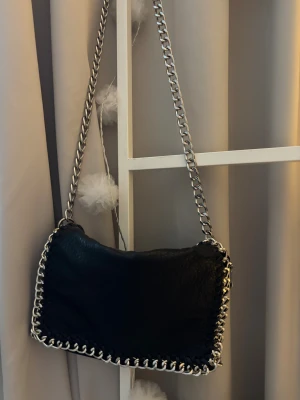 Tiamo väska - Väska från Tiamo, använd varsamt bra skick