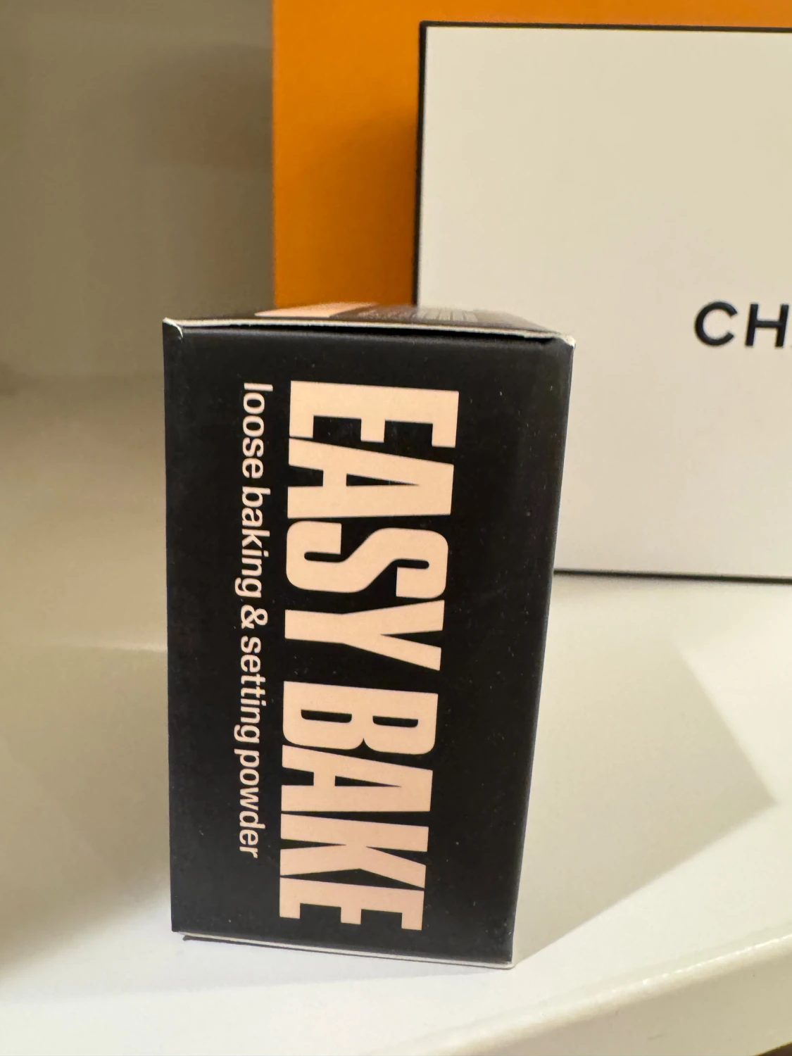 Huda Beauty Easy Bake Cupcake puder - 1