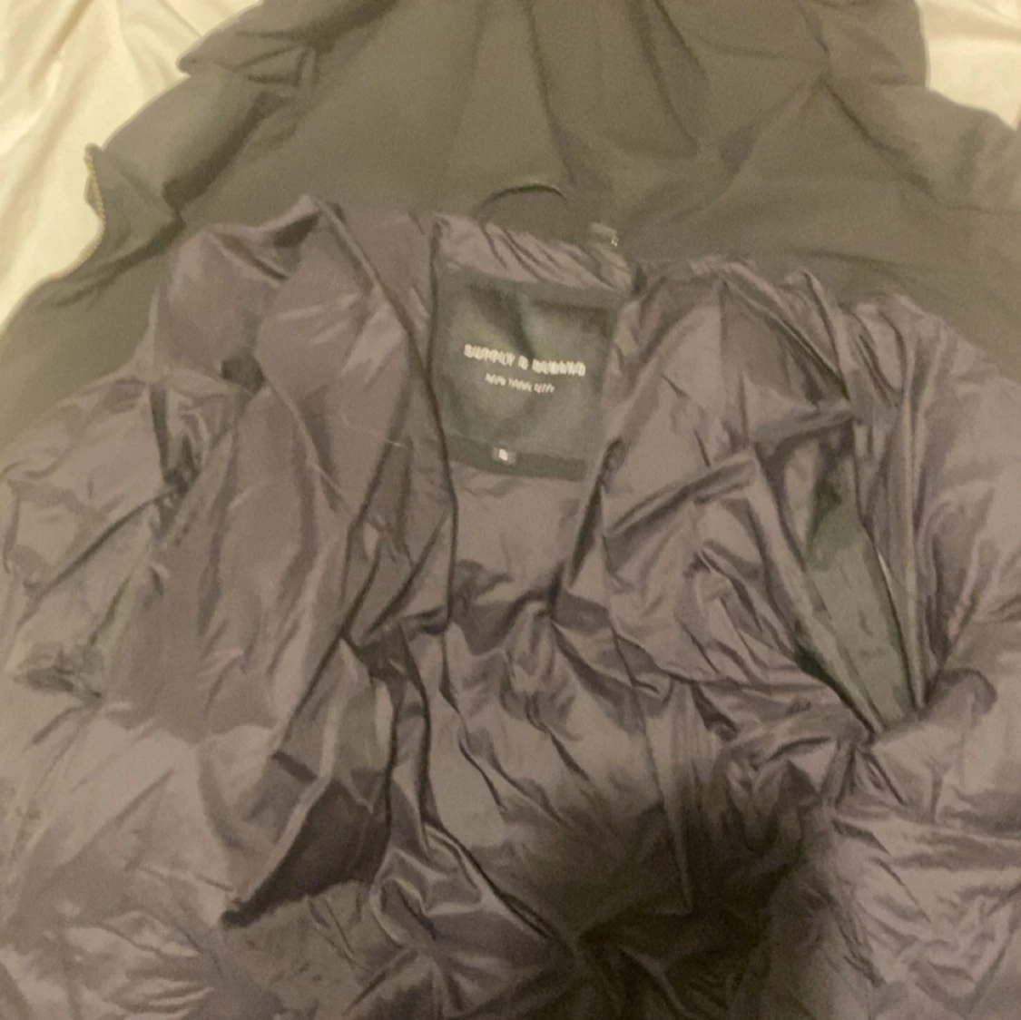 Svart pufferjacka Supply & Demand - 1