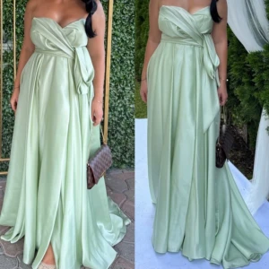 Ljusgrön klänning - Ljusgrön bröllopsgäst klänning. Storlek 38, pris 2800kr. Stad: Södertälje, Stockholm