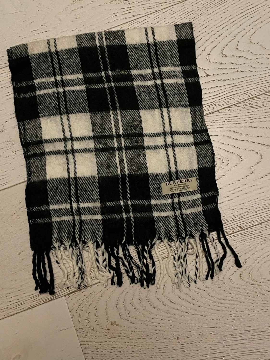 Svartvit rutig halsduk från Burberry