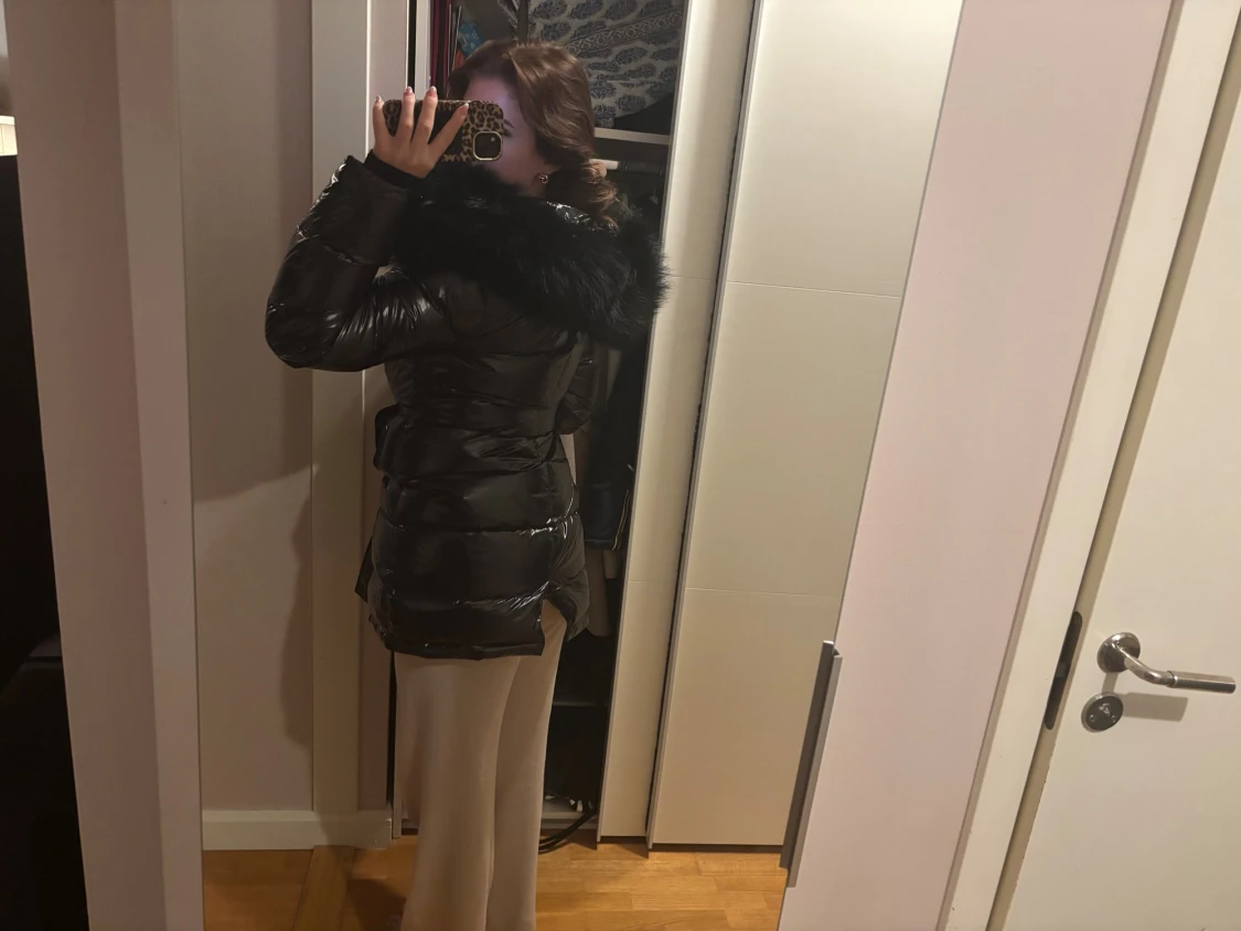 Svart lång pufferjacka med äkta päls - 2