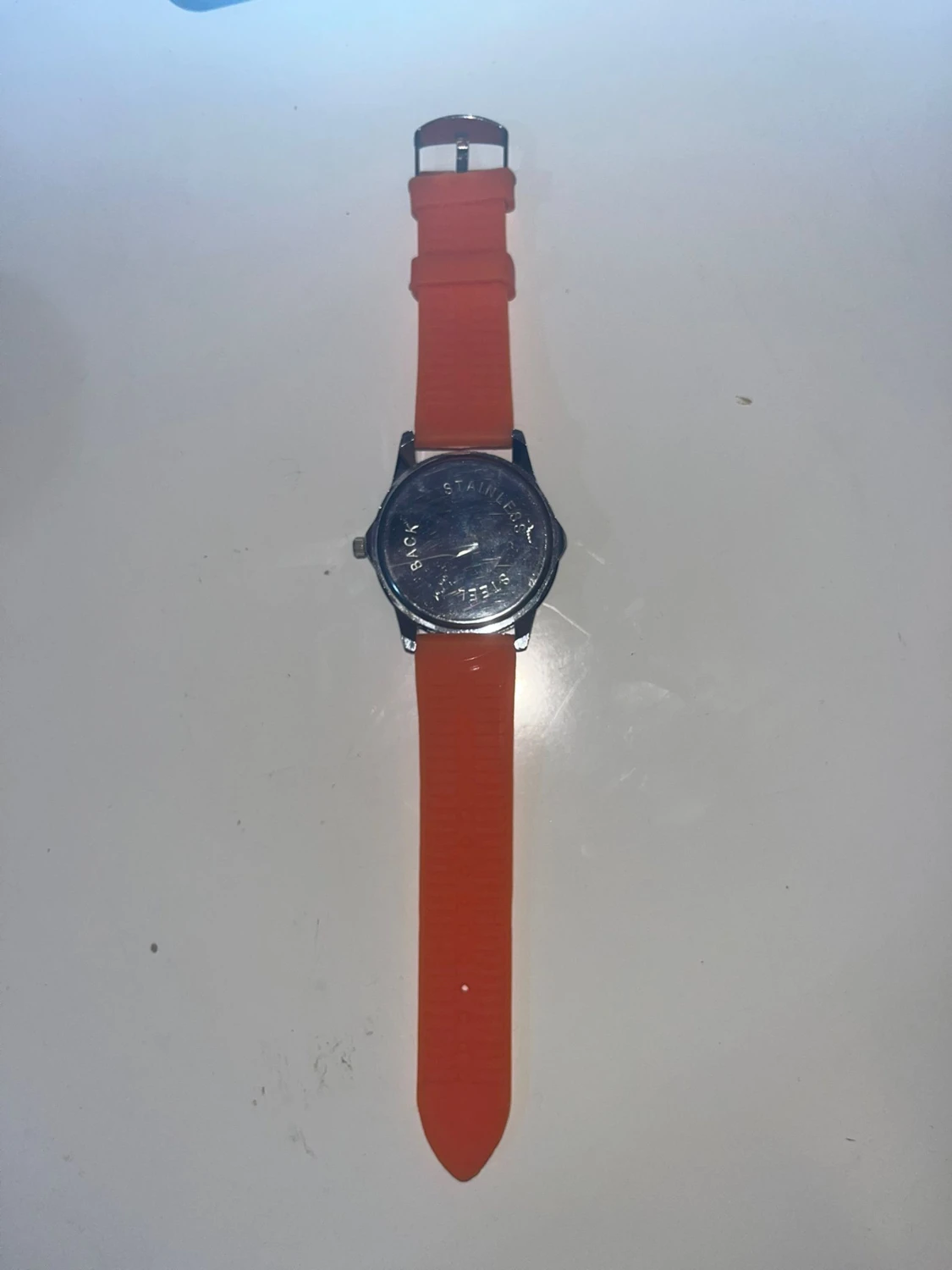 Klocka med orange armband - 1