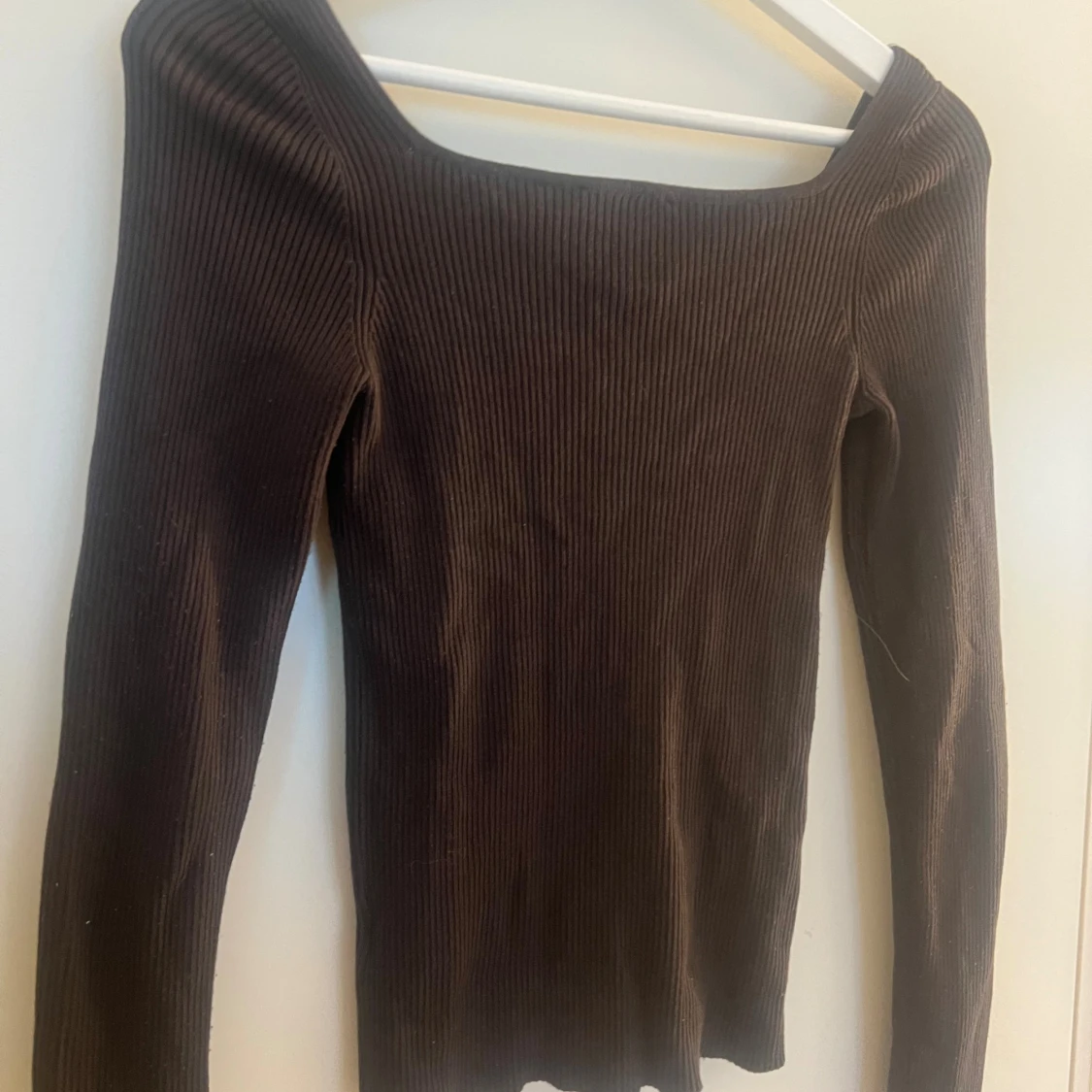 Brun ribbad topp från Neo Noir - 2