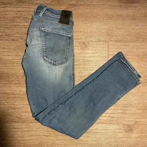 Replay jeans W31 L32 - Snygga replay jeans W31 L32 modellen Anbass 