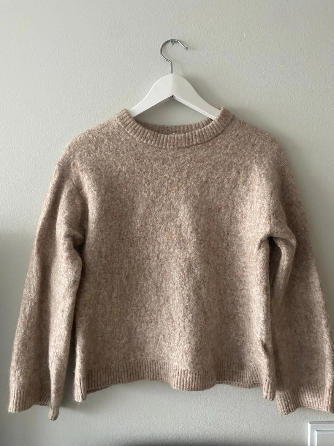 Beige stickad tröja XS