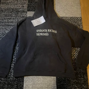 Enfants Riches Deprimes Hoodie - Skick 10/10 | Strl: M| | Köpt på vinted | Inget og medföljer | OBS skadorna är design och kommer från fabrik! | Pris kan diskuteras vid en snabb affär /Mvh Nitro 🫡