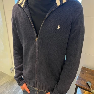 10 mystery ralph lauren tröjo - 10 fina ralph lauren tröjor/ cardigans i variernade stl mellan xs-xl mest s/m endast 100 kr styck väldigt bra pris