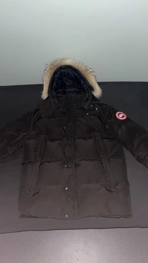 Canada goose Wyndham äkta - Äkta Canada goose Wyndham har använt den 2 gånger max!! Priset kan diskuteras.