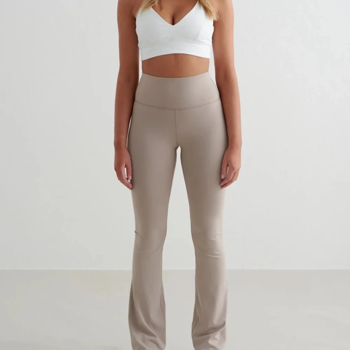 Beige flare leggings från Aim'n