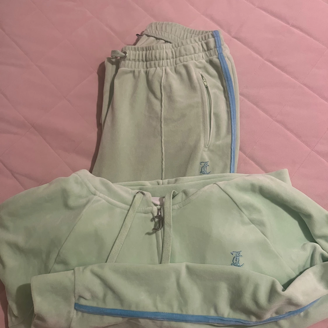 Mintgrön Juicy Couture hoodie med strass - 1