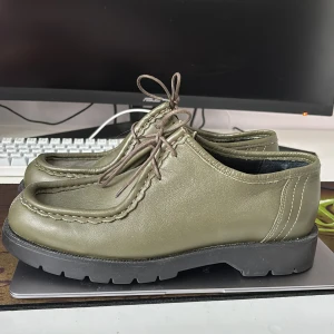 Kleman skor storlek 42/43 - Knappt använda Kleman seglarskor med chunky sula, perfekt skick 