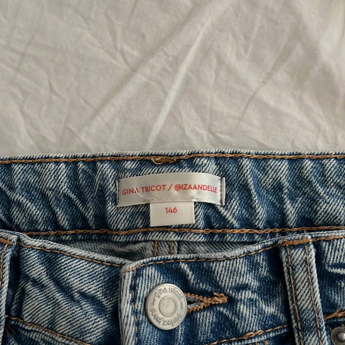 Blå jeansshorts från Gina Tricot - 2