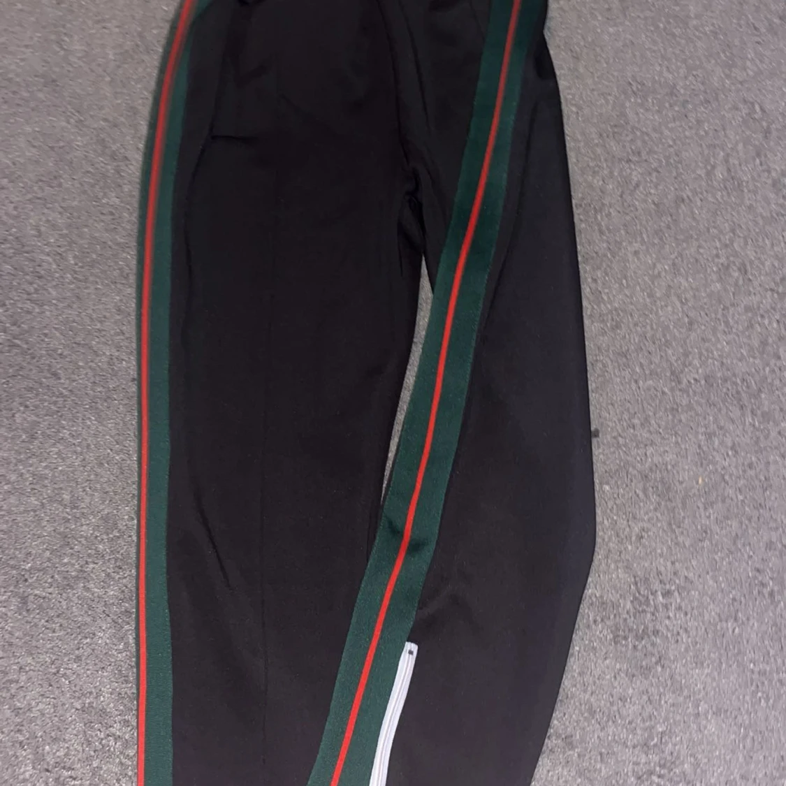 Palm Angels svarta byxor med ränder - 1