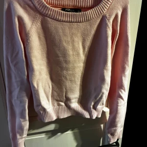 Stickad tröja - Fin rosa stickad tröja från New Yorker som inte kommer till användning, är bara använd någon enstaka gång då jag köpte den i augusti!