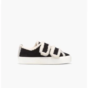 INUKKII - Shearling Low Velcro Black - Populära ”Shearling Low Velcro Black” från INUKKI🖤Skorna är väldigt sköna & varma - en mysig känsla tack vare de fluffiga detaljerna runt om & i skon.                           Skorna kommer tyvärr inte till användning, därför säljer jag nu dom. Använda fåtal gånger därav priset🫶. Världens finaste höst/vintersko🍁🍂❄️☃️ STORLEK 38 