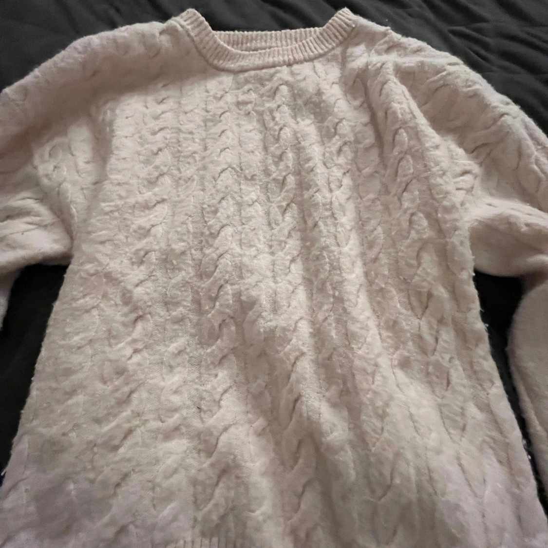 Ljusrosa kabelstickad tröja Divided - 1