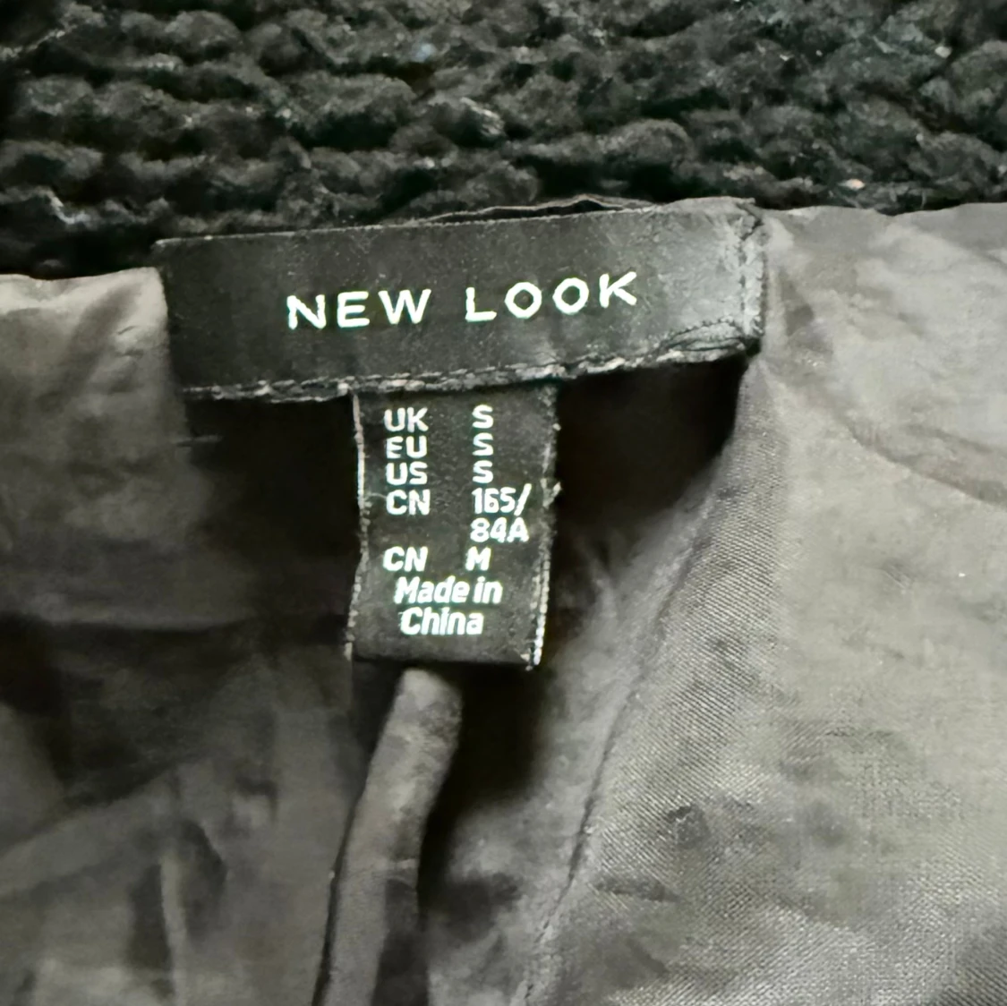 Svart teddyjacka från New Look - 4