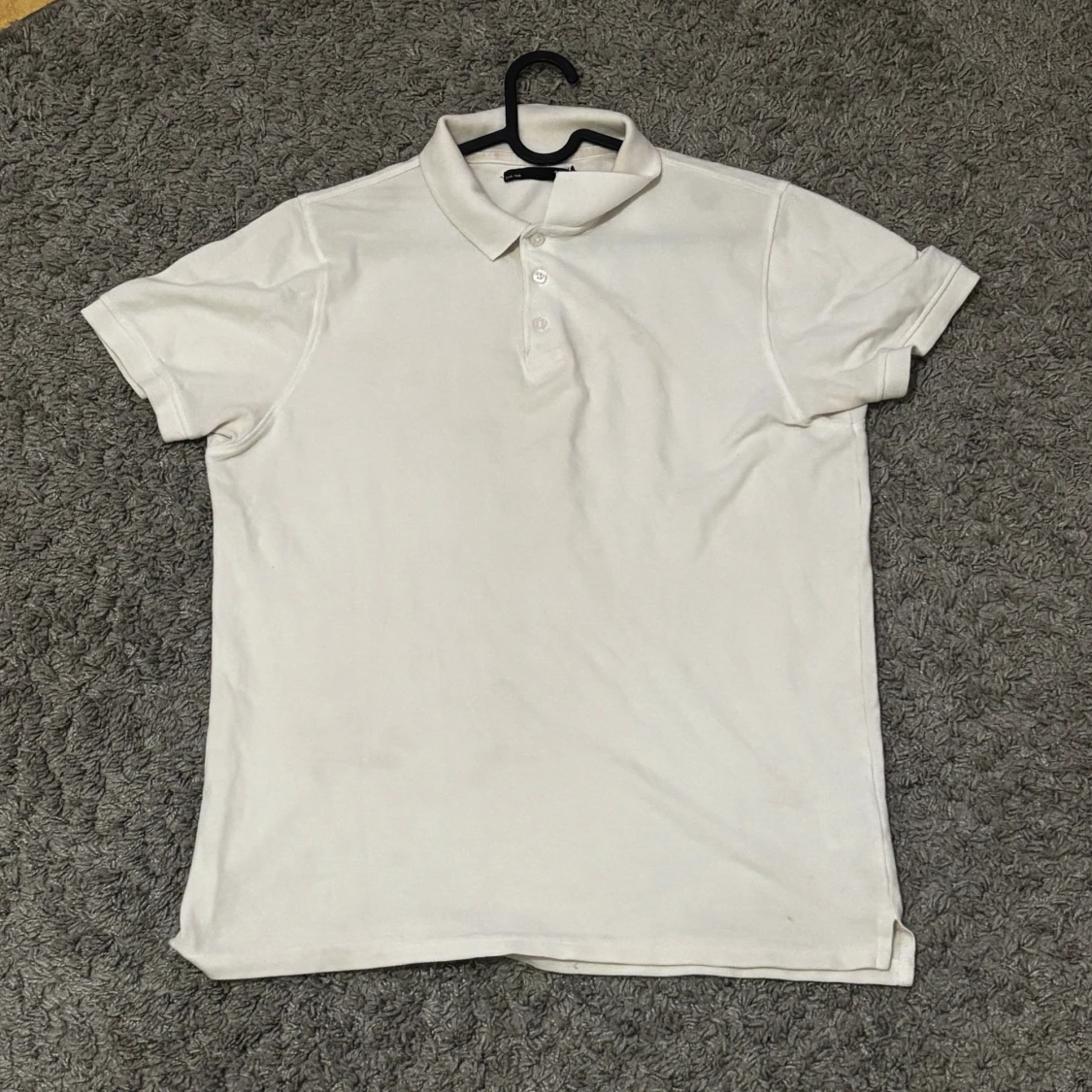 Vit klassisk pikétröja med krage