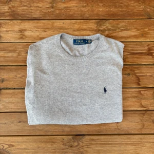 Ralph Lauren tröja - Hej! Säljer denna fina Ralph Lauren tröja. Storlek L passar M. Hör av er vid frågor!