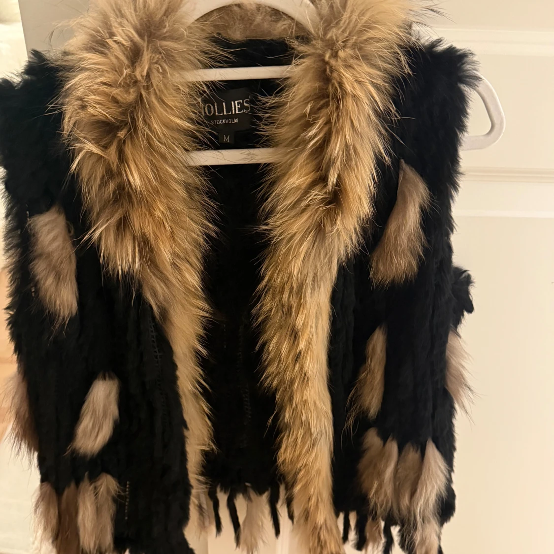 Svart och brun pälsväst från Hollies - 4